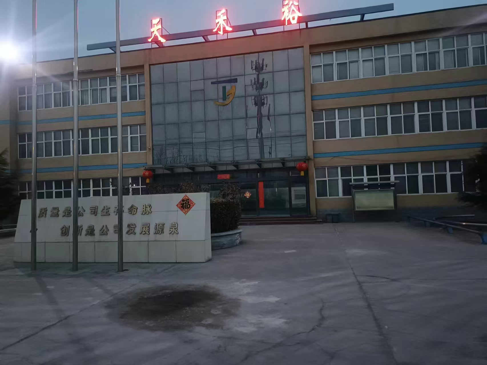 厂房大门
